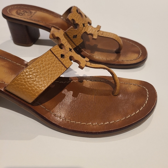 Tory Burch Moore Leather Tan Thong Sandal - Picture 2 of 7